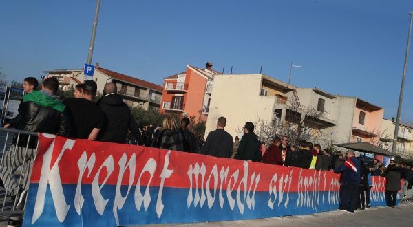 28.01.2018., Split - Na Barutani danas zapocela akcija udruge Nas Hajduk za prijavu novih clanova. Uz festu jela i pica tijekom poslijepodneva druzenju i festi su se prikljucili igraci Hajduka i Rico cemu se najvise obradovali najmladji. "nPhoto: Ivo Cagalj/PIXSELL