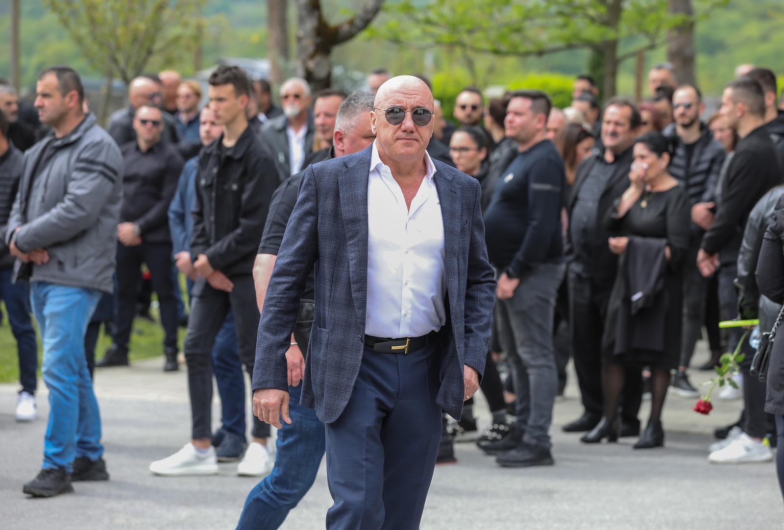 28.04.2023., Zagreb - Pogreb Tomislava Sablje, koji je ubijen u nocnom klubu "Ritz", odrzan je na groblju Markovo Polje. Optuzenik iz Uskokove akcije Tebra Tomislav Sabljo ubijen je hicima iz vatrenog oruzja u nakon fizickog sukoba vise osoba.   Zoran Pripuz Photo: Jurica Galoic/PIXSELL