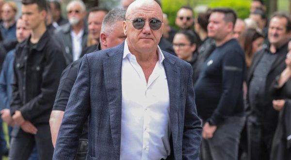 28.04.2023., Zagreb - Pogreb Tomislava Sablje, koji je ubijen u nocnom klubu "Ritz", odrzan je na groblju Markovo Polje. Optuzenik iz Uskokove akcije Tebra Tomislav Sabljo ubijen je hicima iz vatrenog oruzja u nakon fizickog sukoba vise osoba.   Zoran Pripuz Photo: Jurica Galoic/PIXSELL