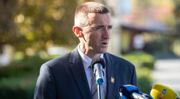 28.10.2022., Vukovar - Svecano otkrivanje spomen-ploce "Harrisonovo cvijece", postavljene u spomen na Sinisu Glavasevica i poginule novinare i izvjestitelje u Domovinskom ratu. Gradonacelnik Vukovara Ivan Penava Photo: Borna Jaksic/PIXSELL