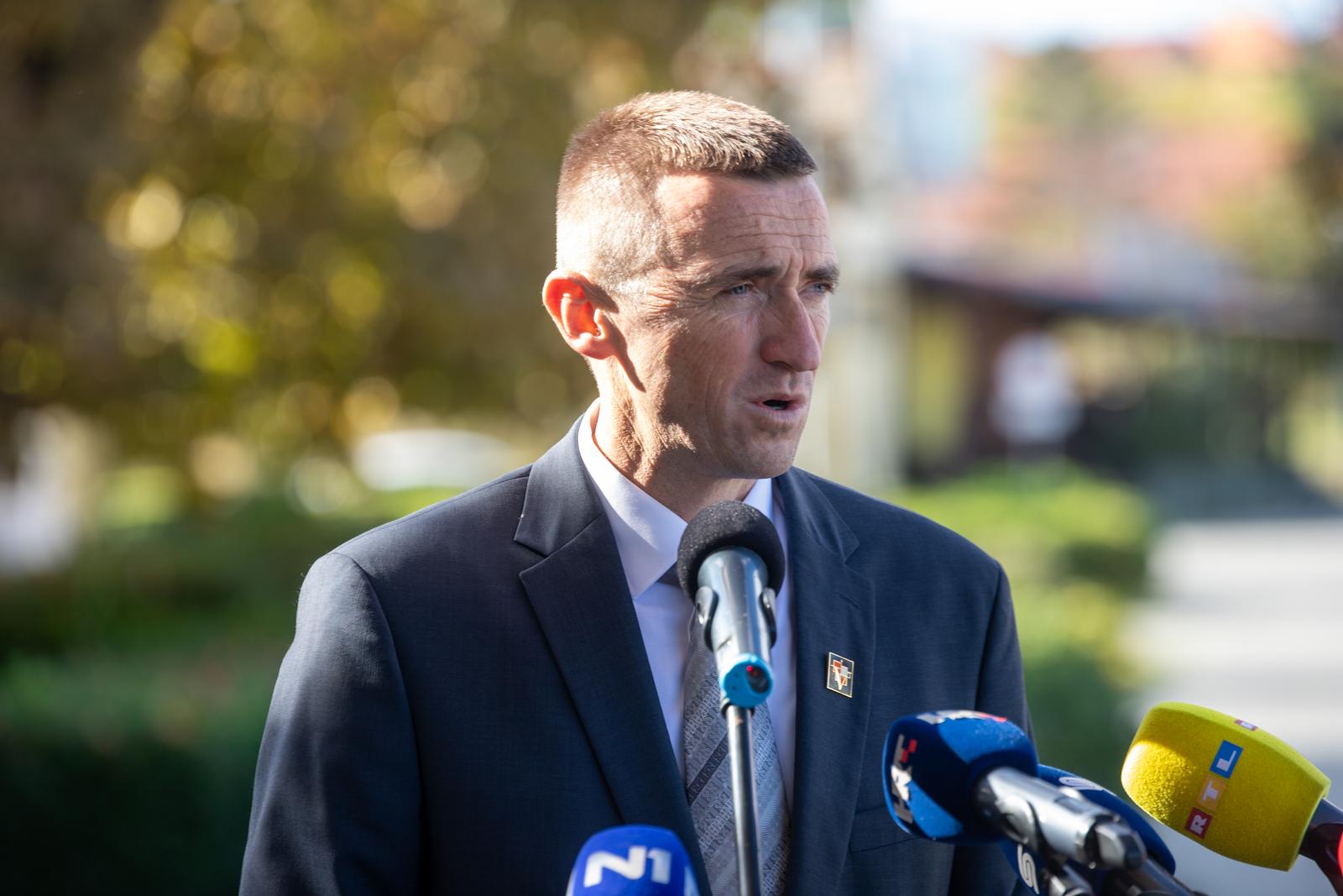 28.10.2022., Vukovar - Svecano otkrivanje spomen-ploce "Harrisonovo cvijece", postavljene u spomen na Sinisu Glavasevica i poginule novinare i izvjestitelje u Domovinskom ratu. Gradonacelnik Vukovara Ivan Penava Photo: Borna Jaksic/PIXSELL
