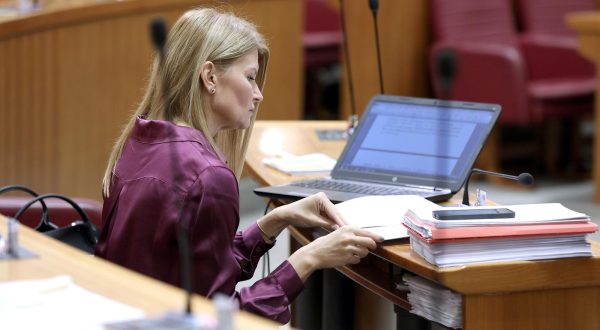 28.11.2023., Zagreb - Sabor 19. sjednicu nastavlja izjasnjavanjem o amandmanima podnesenim na prijedlog drzavnog proracuna za 2024. godinu. Od ukupno 468 amandmana, Vlada je u ponedjeljak prihvatila njih 11 i to svih pet koje su podnijeli zastupnici vladajuce vecine te sest oporbenih.
 Photo: Patrik Macek/PIXSELL
