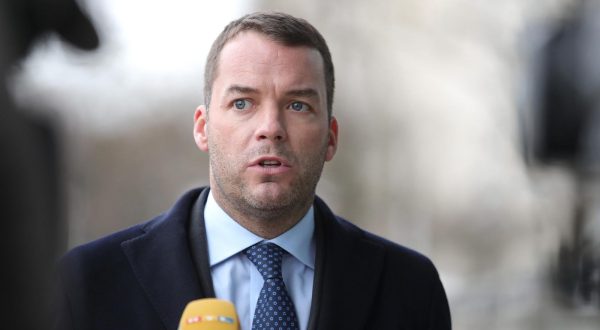 29.01.2021., Zagreb - Kongresna dvorana zgrade Kockica na Prisavlju. Odvjetnik Fran Olujic dao je izjavu medijima nakon odrzanog optuznog vijeca u aferi Agrokor. Photo: Sanjin Strukic/PIXSELL