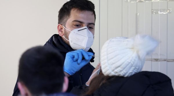 29.11.2023., Zagreb - Testiranje na hripavac na testnom mjestu u montaznom objektu ispred Hrvatskog zavoda za javno zdravstvo u Rockfellerovoj 12. Photo: Sanjin Strukic/PIXSELL