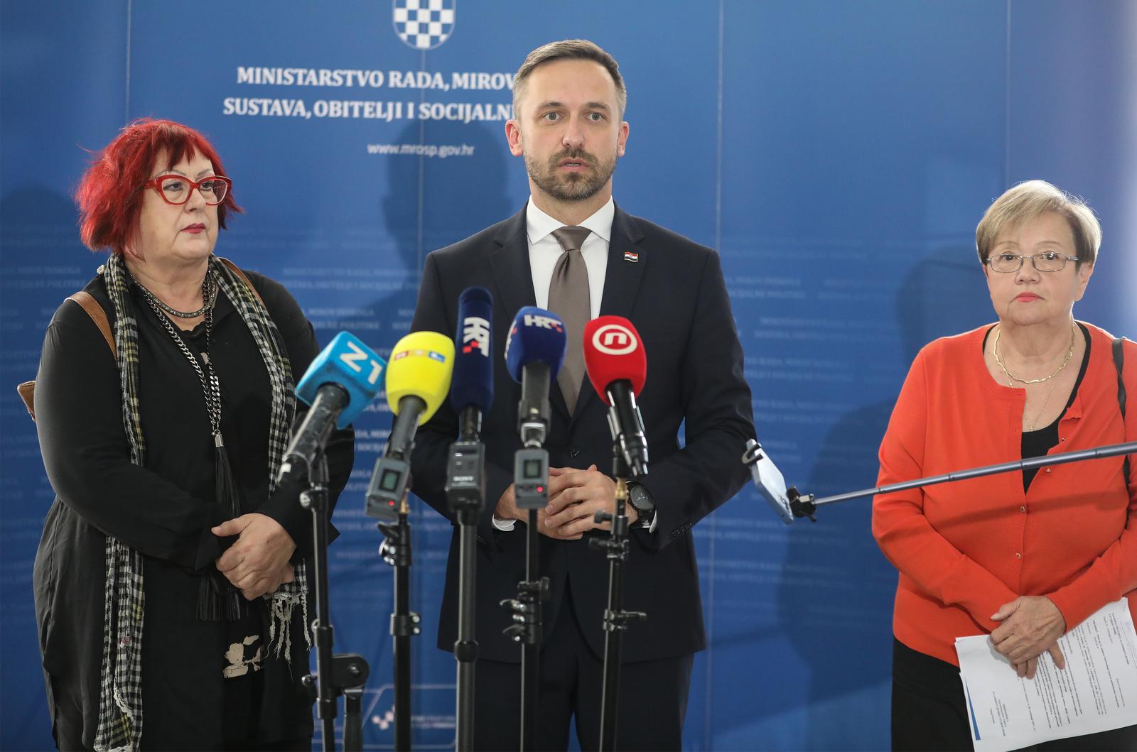 29.11.2023., Zagreb - Konferencija za medije u Ministarstvu rada, mirovinskog sustava, obitelji i socijalne politike nakon sjednice Nacionalnog vijeca za umirovljenike i starije osobe. predsjednica Sindikata umirovljenika Hrvatske Jasna Petrovic, ministar rada, mirovinskoga sustava, obitelji i socijalne politike Marin Piletic, predsjednica Matice umirovljenika Hrvatske Visnja Fortuna Photo: Robert Anic/PIXSELL