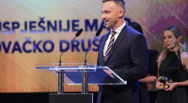 30.10.2023., Zagreb - U Hrvatskom narodnom kazalistu odrzana je 27. dodjela nagrade Zlatna kuna Hrvatske gospodarske komore. Ministar rada, mirovinskoga sustava, obitelji i socijalne politike Marin Piletic proglasio je dobitnika u kategoriji mala trgovacka drustva. Photo: Luka Stanzl/PIXSELL
