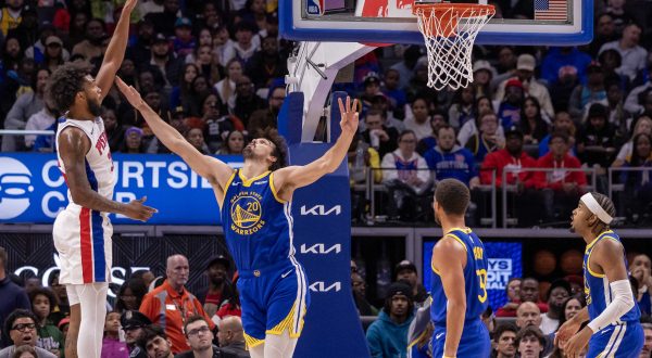 Nov 6, 2023; Detroit, Michigan, USA; Detroit Pistons forward Marvin Bagley III (35) shoots the ball over Golden State Warriors forward Dario Saric (20) during the in the second half at Little Caesars Arena. Mandatory Credit: David Reginek-USA TODAY Sports Photo: David Reginek/REUTERS