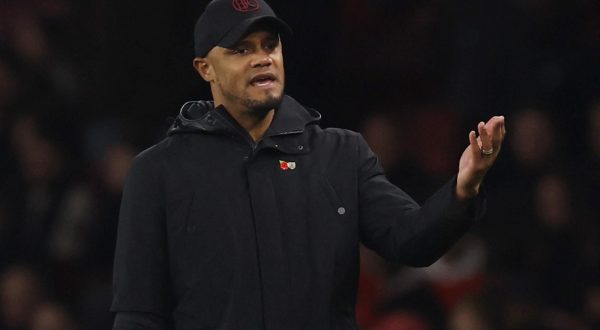 Soccer Football - Premier League - Arsenal v Burnley - Emirates Stadium, London, Britain - November 11, 2023 Burnley manager Vincent Kompany reacts Action Images via Reuters/Andrew Couldridge NO USE WITH UNAUTHORIZED AUDIO, VIDEO, DATA, FIXTURE LISTS, CLUB/LEAGUE LOGOS OR 'LIVE' SERVICES. ONLINE IN-MATCH USE LIMITED TO 45 IMAGES, NO VIDEO EMULATION. NO USE IN BETTING, GAMES OR SINGLE CLUB/LEAGUE/PLAYER PUBLICATIONS. Photo: Andrew Couldridge/REUTERS