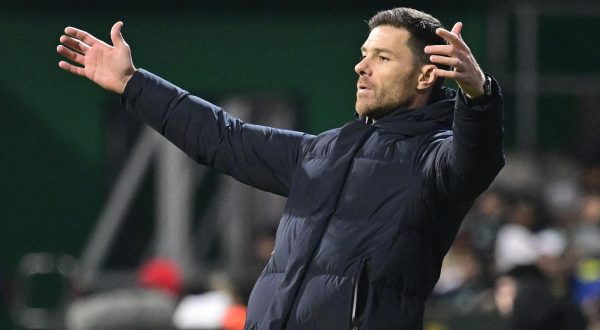 Soccer Football - Germany - Bundesliga - Werder Bremen v Bayer Leverkusen - Weser-Stadion, Bremen, Germany - November 25, 2023 Bayer Leverkusen coach Xabi Alonso reacts REUTERS/Fabian Bimmer DFL REGULATIONS PROHIBIT ANY USE OF PHOTOGRAPHS AS IMAGE SEQUENCES AND/OR QUASI-VIDEO. Photo: Fabian Bimmer/REUTERS
