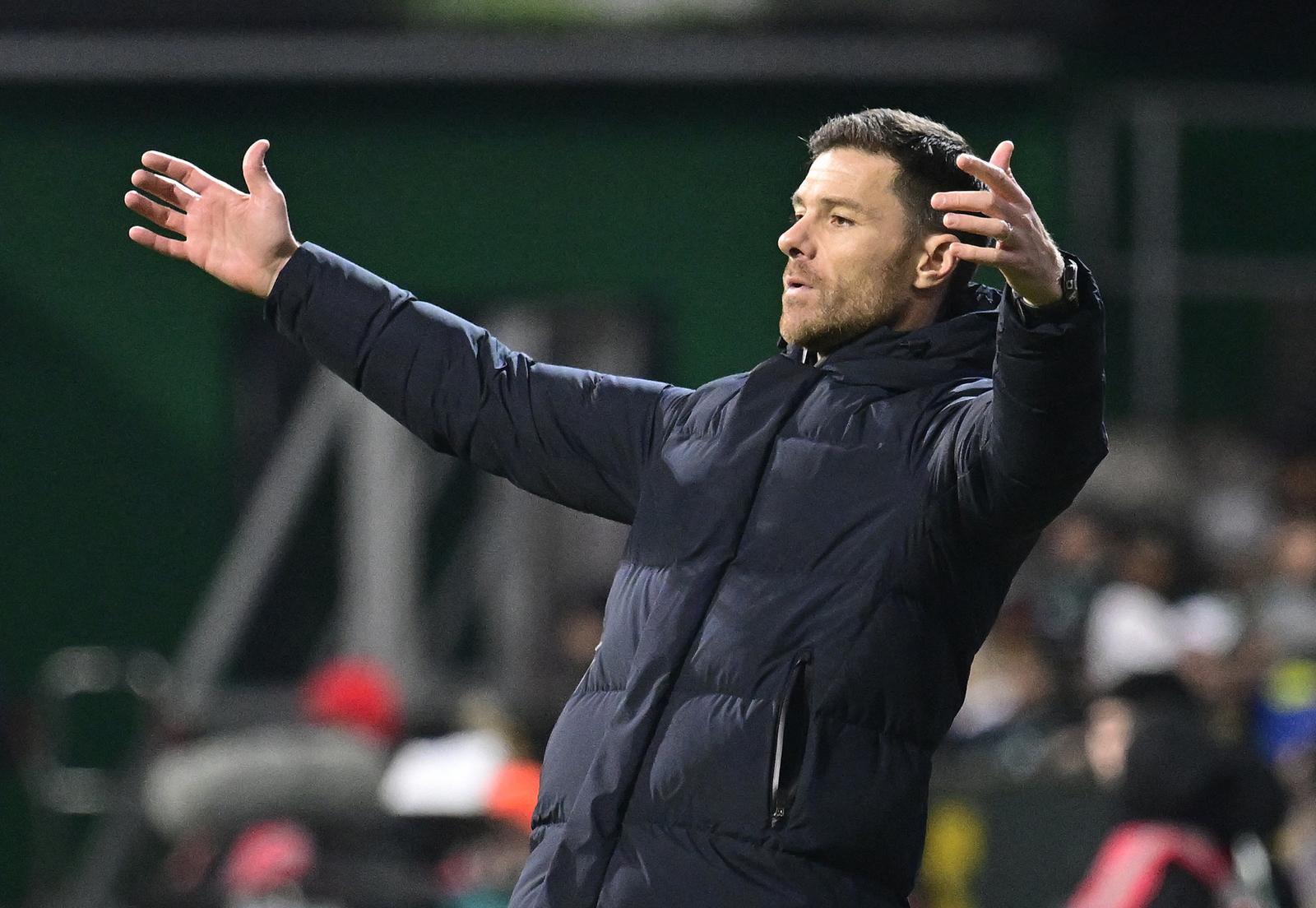 Soccer Football - Germany - Bundesliga - Werder Bremen v Bayer Leverkusen - Weser-Stadion, Bremen, Germany - November 25, 2023 Bayer Leverkusen coach Xabi Alonso reacts REUTERS/Fabian Bimmer DFL REGULATIONS PROHIBIT ANY USE OF PHOTOGRAPHS AS IMAGE SEQUENCES AND/OR QUASI-VIDEO. Photo: Fabian Bimmer/REUTERS