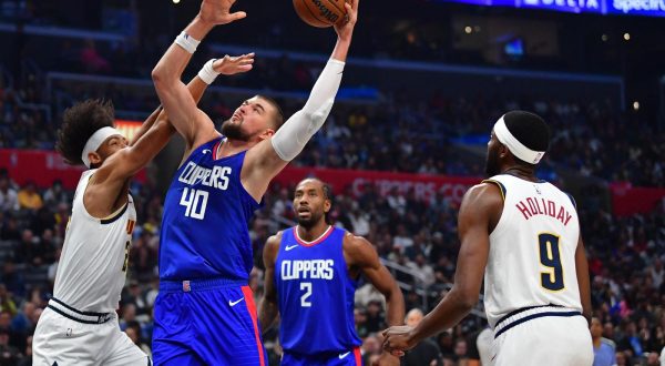 Nov 27, 2023; Los Angeles, California, USA; Los Angeles Clippers center Ivica Zubac (40) moves to the basket against Denver Nuggets forward Zeke Nnaji (22) during the first half at Crypto.com Arena. Mandatory Credit: Gary A. Vasquez-USA TODAY Sports Photo: Gary A. Vasquez/REUTERS