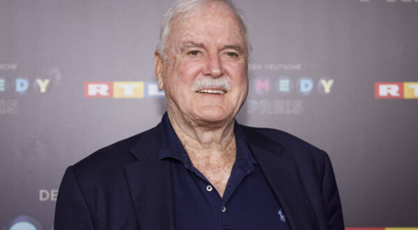 John Cleese bei der Verleihung des 23. Deutschen Comedypreises 2019 im Studio in Köln Mühlheim. Köln, 02.10.2019  John Cleese at the presentation of the 23 German Comedy Award 2019 in the Studio in Cologne Mühlheim Cologne, 02 10 2019 Foto:xC.xHardtx/xFuturexImage