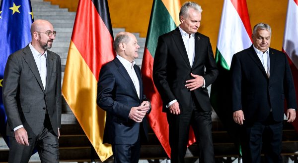 epa10973692 (L-R) European  Council President Charles Michel, German Chancellor Olaf Scholz and Lithuania's President Gitanas Nauseda, and Hungary's Prime Minister Viktor Orban talk after posing for a group photo at the chancellery in Berlin, Germany, 13 November 2023. German Chancellor Scholz received EU colleagues at the invitation of EU Council President Michel for a joint dinner to discuss reform measures related to the European Union's enlargement.  EPA/FILIP SINGER