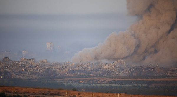 epa10991980 Smoke rises following Israeli strikes on the  northern part of the Gaza Strip, as seen from Sderot, southern Israel, 24 November 2023. More than 14,000 Palestinians and at least 1,200 Israelis have been killed, according to the Gaza Government media office and the Israel Defense Forces (IDF), since Hamas militants launched an attack against Israel from the Gaza Strip on 07 October, and the Israeli operations in Gaza and the West Bank which followed it.  EPA/CHRISTOPHE PETIT TESSON