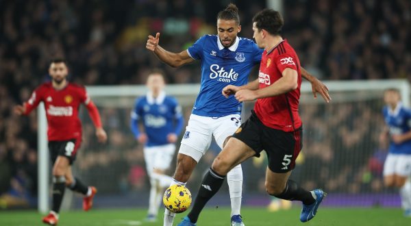 epa10996658 Everton's Dominic Calvert-Lewin (L) and Manchester United's Harry Maguire (R) in action during the English Premier League soccer match between Everton FC and Manchester United, in Liverpool, Britain, 26 November 2023.  EPA/ADAM VAUGHAN EDITORIAL USE ONLY. No use with unauthorized audio, video, data, fixture lists, club/league logos, 'live' services or NFTs. Online in-match use limited to 120 images, no video emulation. No use in betting, games or single club/league/player publications.