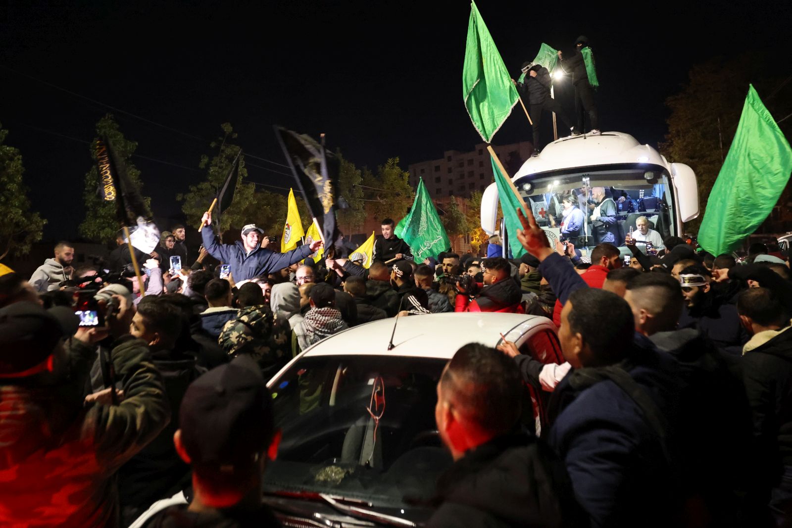 epa11004942 People react as a bus carrying released Palestinian prisoners from the Ofer Israeli military prison arrives in Ramallah, West Bank, 01 December 2023. A ceasefire deal between Israel and Hamas that started November 24 was extended for a second time on November 30 with 102 Hamas held hostages and 210 Palestinian prisoners released so far. More than 15,000 Palestinians and at least 1,200 Israelis have been killed, according to the Gaza Government media office and the Israel Defense Forces (IDF), since Hamas militants launched an attack against Israel from the Gaza Strip on 07 October, and the Israeli operations in Gaza and the West Bank which followed it.  EPA/ALAA BADARNEH