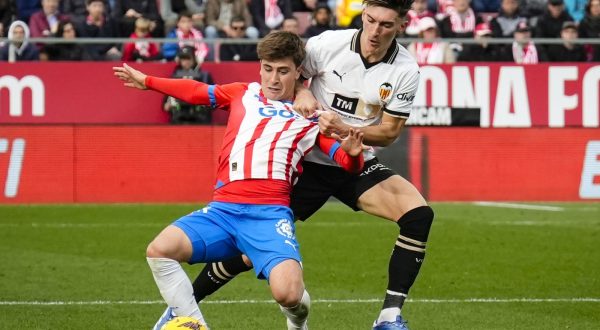 epa11007319 Midfielder Pablo Torre (L) of Girona FC team, in action against midfielder Jose Luis Garcia, aka 'Pepelu', of Valencia CF team, during their LaLiga game at Montilivi Stadium in Girona, Catalona, northeastern Spain, 02 December 2023.  EPA/David Borrat