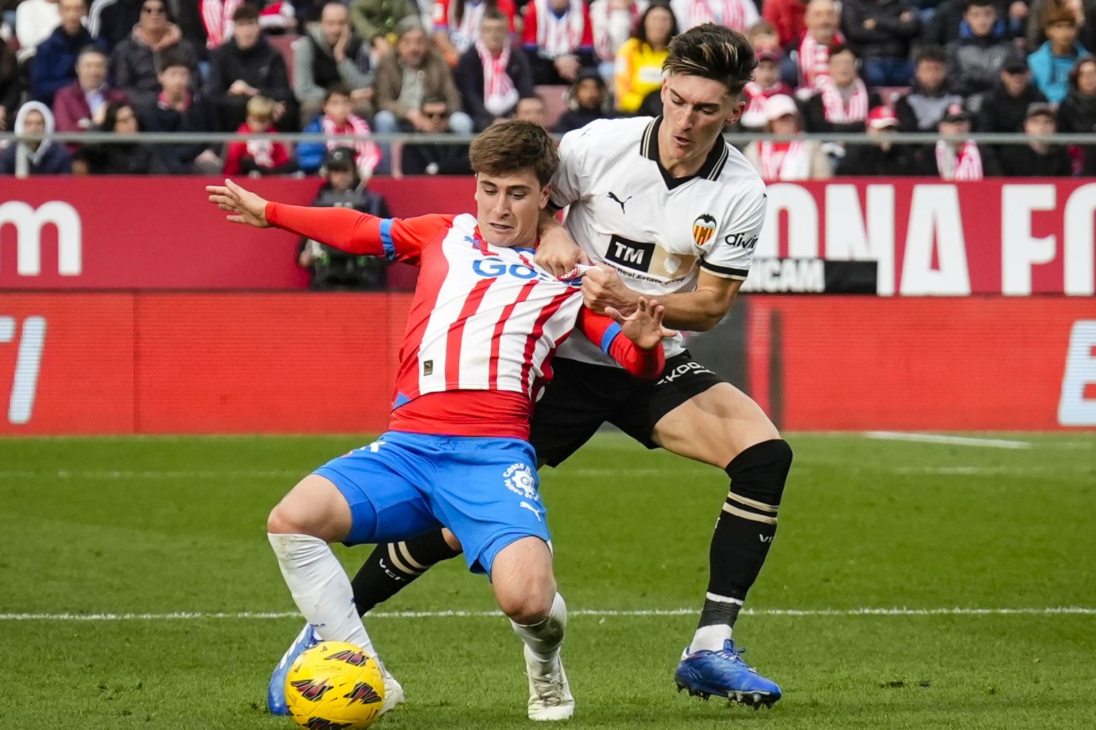 epa11007319 Midfielder Pablo Torre (L) of Girona FC team, in action against midfielder Jose Luis Garcia, aka 'Pepelu', of Valencia CF team, during their LaLiga game at Montilivi Stadium in Girona, Catalona, northeastern Spain, 02 December 2023.  EPA/David Borrat