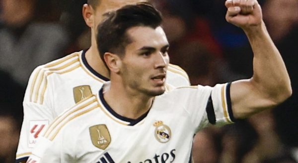 epa11007895 Real Madrid's Brahim Diaz celebrates after scoring the 1-0 goal during the Spanish LaLiga soccer match between Real Madrid and Granada CF, in Madrid, Spain, 02 December 2023.  EPA/SERGIO PEREZ