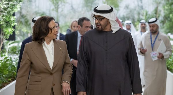 epa11007927 A handout photo made available by the UAE Presidential Court shows President of the United Arab Emirates and Ruler of Abu Dhabi Sheikh Mohamed bin Zayed Al Nahyan (R) meets with US Vice President Kamala Harris (L) during the UN Climate Change Conference COP28, in Dubai, United Arab Emirates, 02 December 2023. The 2023 United Nations Climate Change Conference (COP28), runs from 30 November to 12 December, and is expected to host one of the largest number of participants in the annual global climate conference as over 70,000 estimated attendees, including the member states of the UN Framework Convention on Climate Change (UNFCCC), business leaders, young people, climate scientists, Indigenous Peoples and other relevant stakeholders will attend.  EPA/RYAN CARTER / UAE PRESIDENTIAL COURT / HANDOUT "هذه الصورة الرسمية الصادرة عن ديوان الرئاسة متاحة للنشر فقط من قبل المؤسسات الإخبارية و / أو للاستعمال الشخصي المرتبط بموضوع أو مواضيع الصورة. ولا يجوز التلاعب بالصورة بأيّ شكل كان، كما يمنع استخدامها في مواد تجارية أو سياسية أو إعلانات أو رسائل بريد إلكتروني أو منتجات أو مواد ترويجية بصورة قد توحي بموافقة أو بمصادقة صاحب السمو الشيخ محمد بن زايد آل نهيان رئيس دولة الإمارات العربية المتحدة، أو حكومة أبوظبي أو حكومة الإمارات العربية المتحدة أو أي جهة أخرى موجودة في الصورة". 

"This official UAE Presidential Court photograph is being made available only for publication by news organizations and/or for pe HANDOUT EDITORIAL USE ONLY/NO SALES HANDOUT EDITORIAL USE ONLY/NO SALES