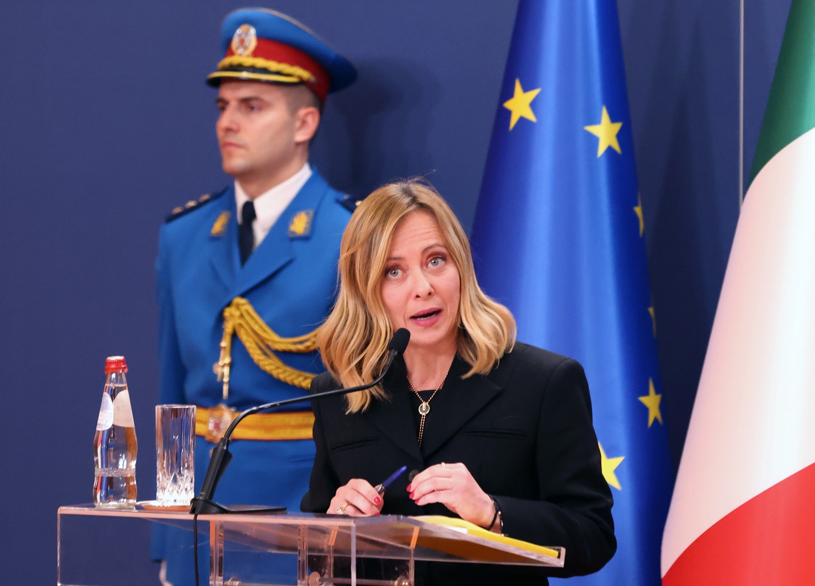 epa11009188 Italian Prime Minister Giorgia Meloni addresses the media after her meeting with the Serbian president in Belgrade, Serbia, 03 December 2023. The Italian prime minister is on an official visit to Serbia.  EPA/ANDREJ CUKIC