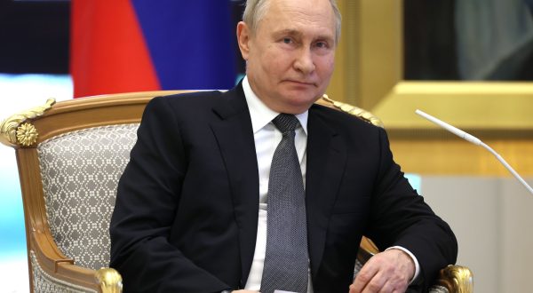epa11013756 Russian President Vladimir Putin attends a meeting with President of the United Arab Emirates Sheikh Mohamed bin Zayed Al Nahyan at Qasr Al Watan Palace in Abu Dhabi, United Arab Emirates, 06 December 2023. During one day working visits to UAE and Saudi Arabia Putin will talk with the leaders of the countries, together with delegations that will include members of the government and representatives of the fuel and energy complex, and personally to discuss cooperation within OPEC+, Ukraine and the Middle East.  EPA/SERGEI SAVOSTYANOV / SPUTNIK / KREMLIN POOL MANDATORY CREDIT