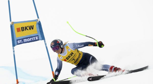 epa11017003 Sofia Goggia of Italy in action during the women's Super-g race at the Alpine Skiing FIS Ski World Cup, in St. Moritz, Switzerland, 08 December 2023  EPA/JEAN-CHRISTOPHE BOTT