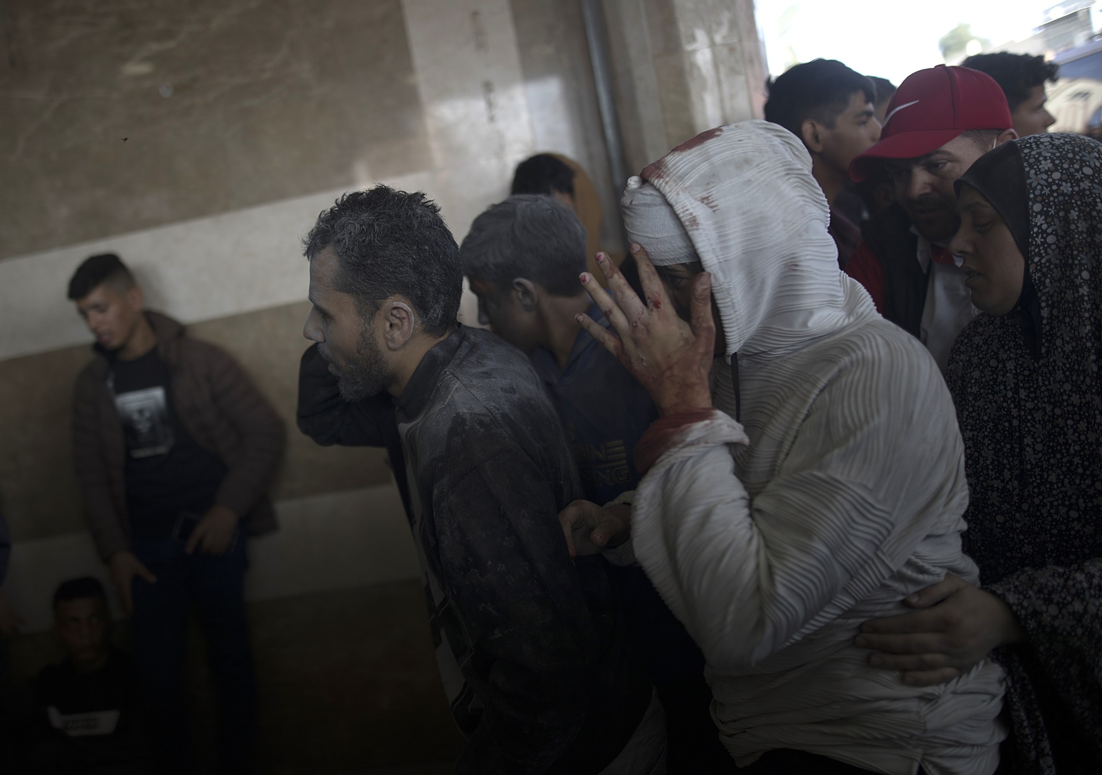 epa11017196 Palestinians wounded in Israeli airstrikes on southern Gaza arrive at Nasser Hospital in Khan Yunis, southern Gaza Strip, 08 December 2023. Israeli forces resumed military strikes on Gaza after the week-long truce ended on 01 December. More than 16,200 Palestinians and at least 1,200 Israelis have been killed, according to the Palestinian Health Ministry and the Israel Defense Forces (IDF), since Hamas militants launched an attack against Israel from the Gaza Strip on 07 October, and the Israeli operations in Gaza and the West Bank which followed it.  EPA/HAITHAM IMAD