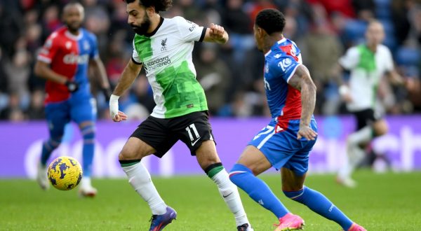 epa11018994 Nathaniel Clyne (R) of Crystal Palace in action against Mohamed Salah of Liverpool during the English Premier League match between Crystal Palace and Liverpool  in London, Britain, 09 December 2023.  EPA/DANIEL HAMBURY EDITORIAL USE ONLY. No use with unauthorized audio, video, data, fixture lists, club/league logos, 'live' services or NFTs. Online in-match use limited to 120 images, no video emulation. No use in betting, games or single club/league/player publications.