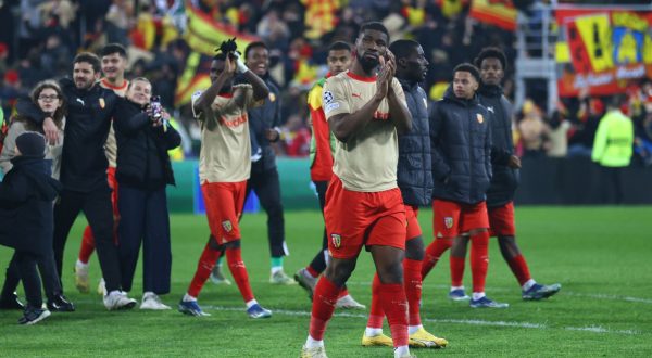 epa11025240 Players of Lens celebrate after winning the UEFA Champions League group stage match between RC Lens and Sevilla FC, in Lens, France, 12 December 2023.  EPA/MOHAMMED BADRA