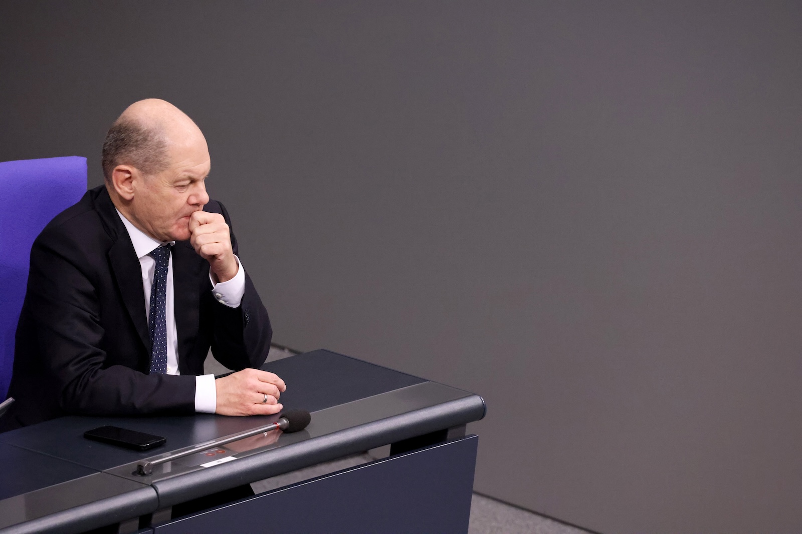 epa11026611 German Chancellor Olaf Scholz at the German parliament 'Bundestag' in Berlin, Germany, 13 December 2023. German Chancellor informed the parliamentarians in a government statement on the European Council on 14 and 15 December 2023, taking place in Brussels.  EPA/CLEMENS BILAN
