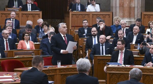 epa11026668 Hungarian Prime Minister Viktor Orban speaks about the standpoint of the governement concerning the Ukrainian EU membership talks in the Parliament during the debate about a draft resolution proposed by governing Fidesz party concerning Ukraine’s accession talks with EU in Budapest, Hungary, 13 December 2023.  EPA/Szilard Koszticsak HUNGARY OUT