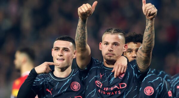 epa11027413 Manchester City's Kalvin Phillips celebrates with team-mate Phil Foden (L) after scoring the 1-3 goal during the UEFA Champions League group G soccer match between Red Star and Manchester City in Belgrade, Serbia, 13 December 2023.  EPA/ANDREJ CUKIC
