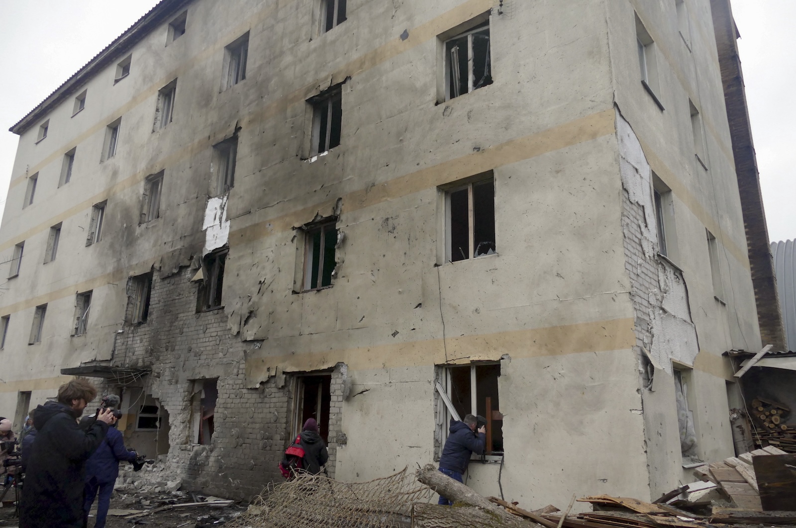 epa11029090 A damaged building following an overnight drone attack in Odesa, southern Ukraine, 14 December 2023, amid the Russian invasion. A total 42 Shahed attack drones were launched by Russia against the South Ukraine region and 41 of them were downed, the Air Force Command of the Armed Forces of Ukraine confirmed. At least 11 people were injured, including three children, during the attack. Two apartment buildings and 11 private buildings were damaged, State Emergency Service reported.  EPA/IGOR TKACHENKO