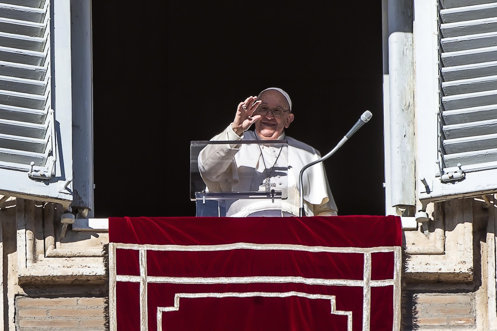 epa11034025 Pope Francis waves to the crowd from the window of the apostolic palace overlooking St. Peter's square during the weekly Angelus prayer, Vatican City, 17 December 2023. Pope Francis on 17 December celebrates his 87th birthday.  EPA/ANGELO CARCONI