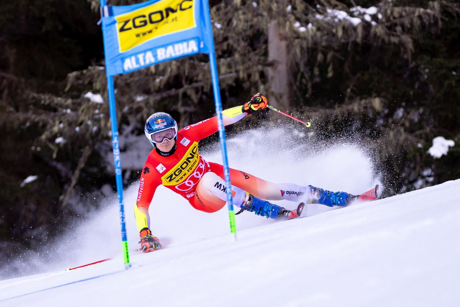 epa11035633 Marco Odermatt of Switzerland in action during the Men's Giant Slalom race of the Alpine Skiing World Cup in Alta Badia, Italy, 18 December 2023.  EPA/ANDREA SOLERO