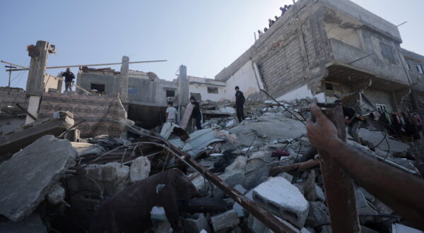 epa11037373 Palestinians inspect a destroyed house following an Israeli air strike in the east of Deir al Balah town, Gaza Strip, 19 December 2023. More than 60 members of two families were killed after an Israeli airstrike, the Palestinian Civil Defense said. Israeli forces resumed military strikes on Gaza after a week-long truce expired on 01 December. More than 15,000 Palestinians and at least 1,200 Israelis have been killed, according to the Gaza Government media office and the Israel Defense Forces (IDF), since Hamas militants launched an attack against Israel from the Gaza Strip on 07 October, and the Israeli operations in Gaza and the West Bank which followed it.  EPA/MOHAMMED SABER