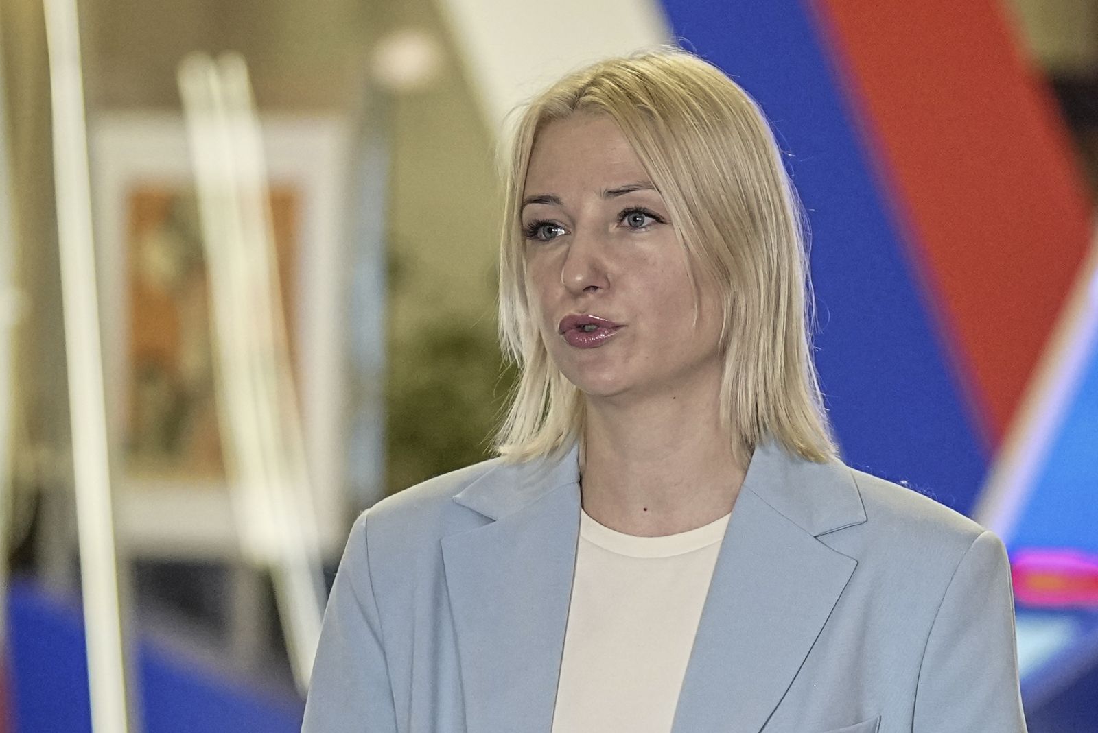 epa11038890 Yekaterina Duntsova, who plans to run for Russian president in the March 2024 election, speaks with journalists as she submits documents to the Russian Central Election Commission in Moscow, Russia, 20 December 2023. Journalist and native of Krasnoyarsk, Ekaterina Duntsova is to run in Russia's 2024 presidential election. She held a formal meeting of the group of voters and collected the required number of signatures for nomination. Russian presidential elections will be held from 15 to 17 March 2024.  EPA/STRINGER