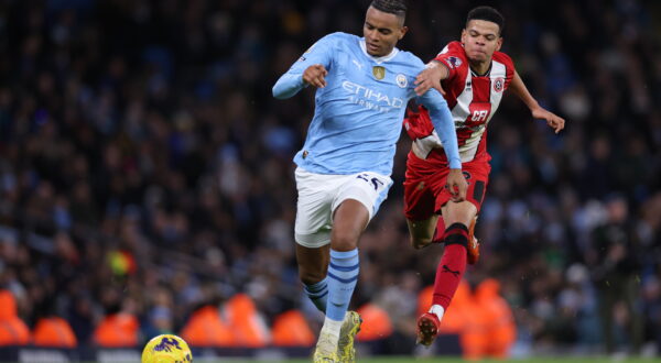 epa11049608 Manuel Akanji of Manchester City (L) in action against William Osula of Sheffield United (R) during the English Premier League soccer match between Manchester City and Sheffield United in Manchester, Britain, 30 December 2023.  EPA/ADAM VAUGHAN EDITORIAL USE ONLY. No use with unauthorized audio, video, data, fixture lists, club/league logos or 'live' services. Online in-match use limited to 120 images, no video emulation. No use in betting, games or single club/league/player publications.