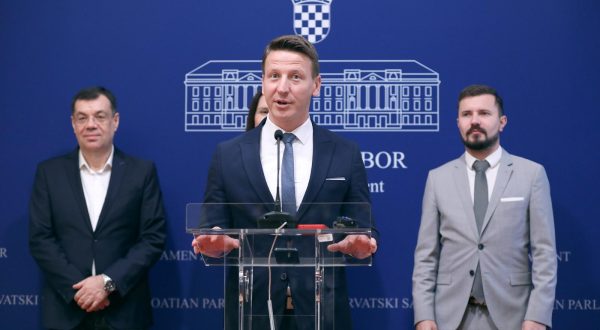 01.12.2023., Zagreb - Na konferenciji za medije Fokusa odrzanoj u Saboru o temi "Fokus uvodi najnizi porez na dohodak u Hrvatskoj“ govorili su Dario Zurovec, Damir Bajs, Davor Nadji i Petra Skrobot.
 Photo: Patrik Macek/PIXSELL