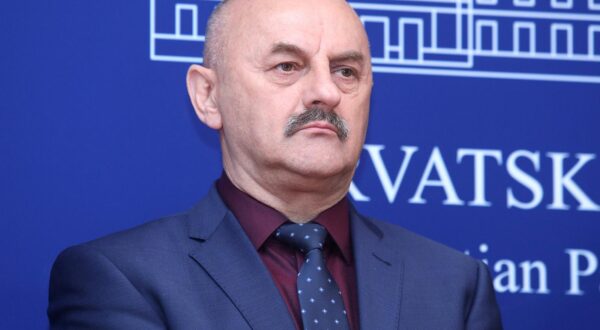 Zagreb: Klub zastupnika Neovisni za Hrvatsku održali konferenciju za medije 02.04.2019., Zagreb - U Saboru je odrzana konferencija za medije Kluba zastupnika Neovisni za Hrvatsku. O temi "Neovisni za Hrvatsku i Hrvatska stranka prava – Sporazum o suradnji na izborima za Europski parlament" govorili su saborski zastupnici Bruna Esih i Zlatko Hasanbegovic te predsjednik Hrvatske stranke prava Karlo Starcevic.rPhoto: Patrik Macek/PIXSELL