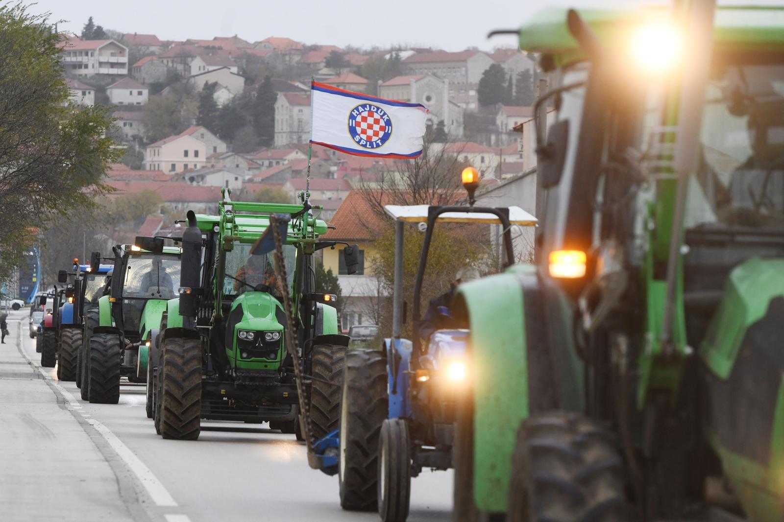 02.12.2023., Drnis - Udruga Hrvatski krski pasnjaci, uz potporu stranke Javnog dobra, organizira prosvjed u znak potpore seljacima u Slavoniji. Photo: Hrvoje Jelavic/PIXSELL