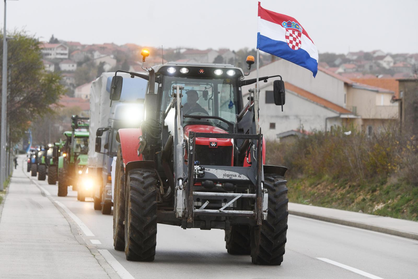 02.12.2023., Drnis - Udruga Hrvatski krski pasnjaci, uz potporu stranke Javnog dobra, organizira prosvjed u znak potpore seljacima u Slavoniji. Photo: Hrvoje Jelavic/PIXSELL