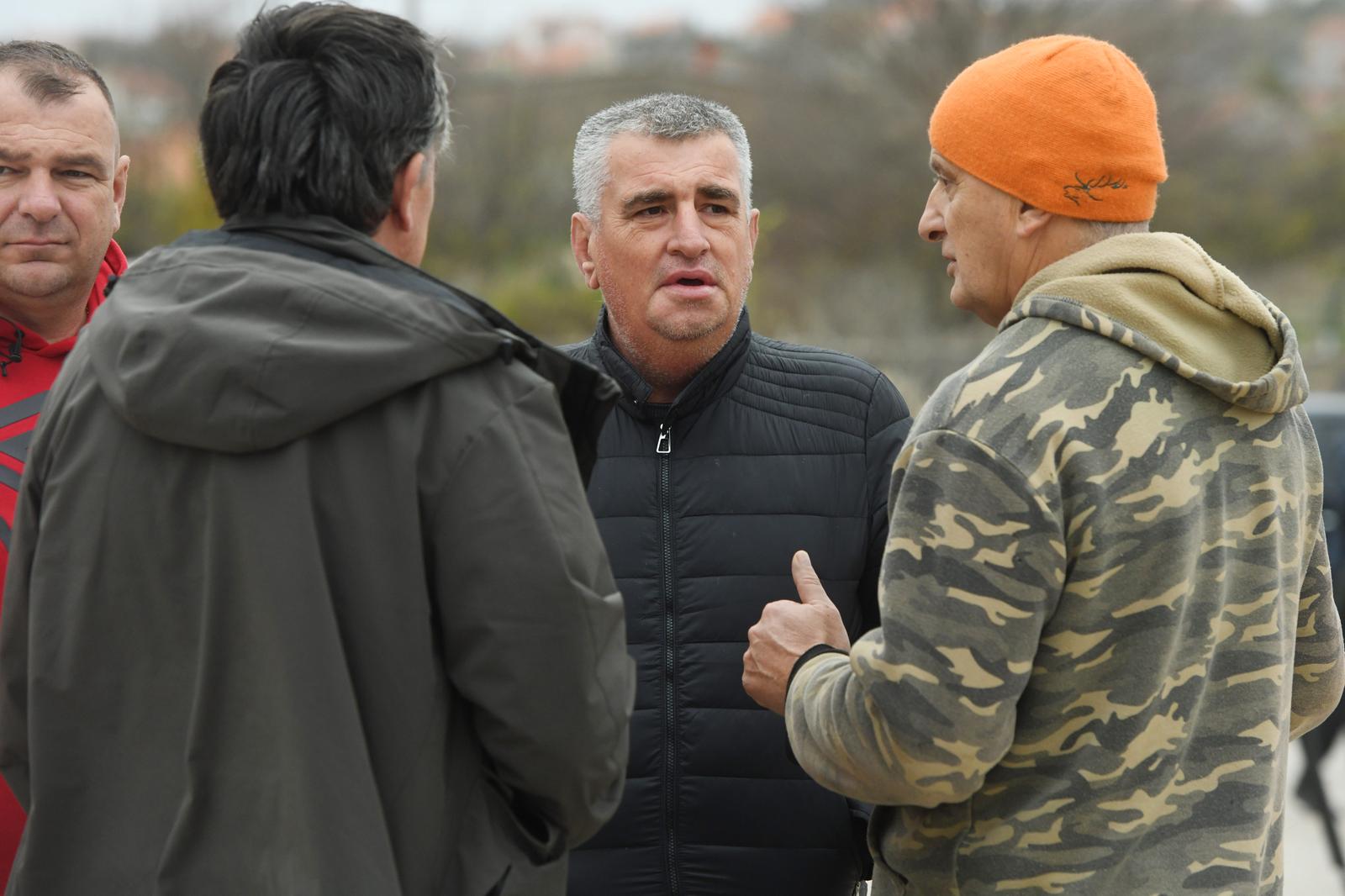 02.12.2023., Drnis - Udruga Hrvatski krski pasnjaci, uz potporu stranke Javnog dobra, organizira prosvjed u znak potpore seljacima u Slavoniji. Photo: Hrvoje Jelavic/PIXSELL