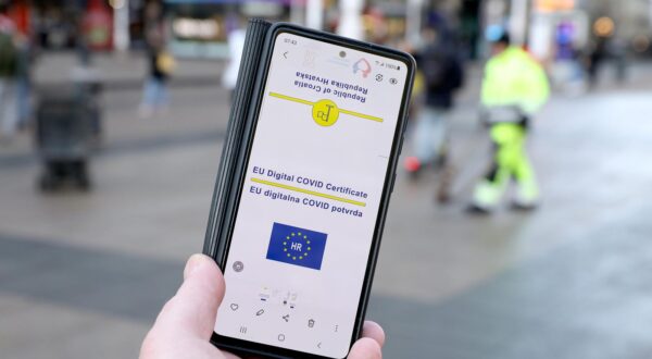 03.02.2022., Zagreb - Saborski Odbor za Ustav, Poslovnik i politicki sustav danas odlucuje o prvom koraku za raspisivanje referenduma koji protiv nacina na koji se u Hrvatskoj vodi borba protiv koronavirusa. Da li ce covid potvrde otici u povijest prema procjenama necemo znati jos mjesecima, ako ih prije toga stozer ne ukine zbog smanjivanja opasnosti od sirenja epidemije. Photo: Patrik Macek/PIXSELL