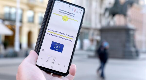 03.02.2022., Zagreb - Saborski Odbor za Ustav, Poslovnik i politicki sustav danas odlucuje o prvom koraku za raspisivanje referenduma koji protiv nacina na koji se u Hrvatskoj vodi borba protiv koronavirusa. Da li ce covid potvrde otici u povijest prema procjenama necemo znati jos mjesecima, ako ih prije toga stozer ne ukine zbog smanjivanja opasnosti od sirenja epidemije. Photo: Patrik Macek/PIXSELL