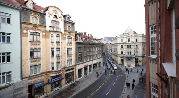03.02.2023., Sarajevo, Bosna i Hercegovina - Pogled na jednu od najprometnijih ulica u Sarajevu - Titova ulica.
  Photo: Armin Durgut/PIXSELL
