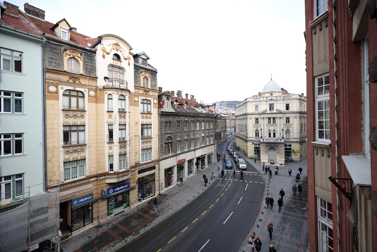 03.02.2023., Sarajevo, Bosna i Hercegovina - Pogled na jednu od najprometnijih ulica u Sarajevu - Titova ulica.
  Photo: Armin Durgut/PIXSELL