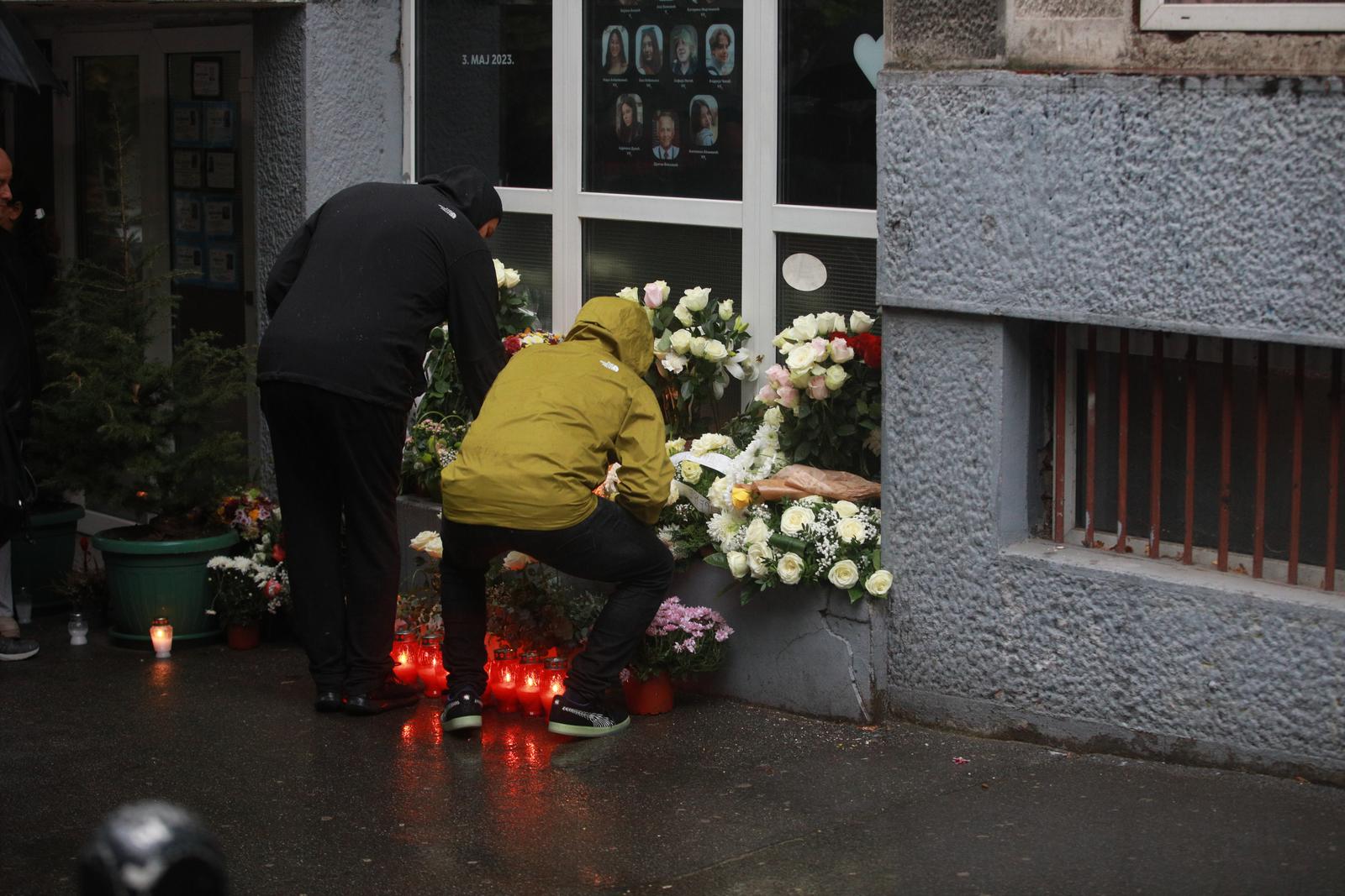 03, November, 2023, Belgrade - Six months since the tragedy at Vladislav Ribnikar Elementary School - balloons, flowers and saints were released in front of the entrance to the school. Photo: Milos Tesic/ATAImages

03, novembar 2023, Beograd - Sest meseci od tragedije u  Osnovnoj skoli Vladislav Ribnikar - pusteni baloni, cvece i svece ispred ulaza u skolu. Photo: Milos Tesic/ATAImages Photo: Milos Tesic/ATA Images/PIXSELL