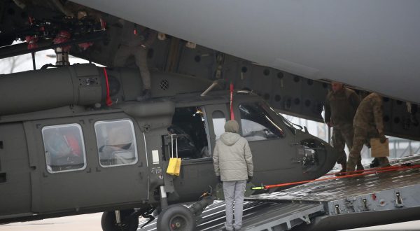 03.12.2022., Zagreb - Medjunarodna zracna luka "dr. Franjo Tudjman". Prihvat dva helikoptera UH-60M Black Hawk iz projekta opremanja Oruzanih snaga Republike Hrvatske koji je zapoceo u prosincu 2018. godine u suradnji s Vladom SAD-a. Photo: Slavko Midzor/PIXSELL